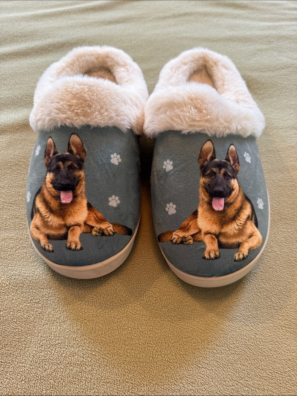 Snuggs Plush German Shepherd Slipper Clogs— Gray with Cream Fur Lining